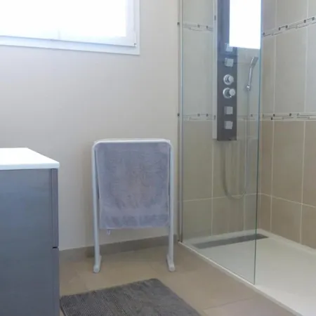 公寓 Spacious T4 With Garden - Near