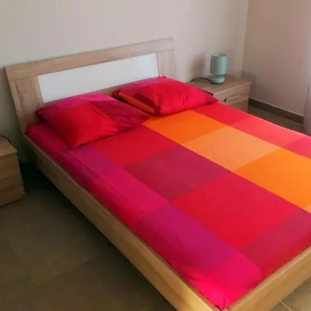 Apartment Spacious T4 With Garden - Near *