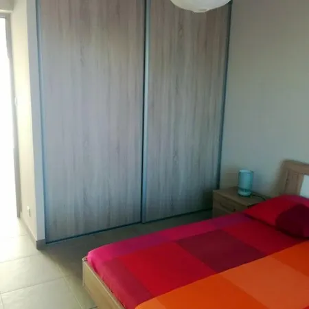 شقة Spacious T4 With Garden - Near *