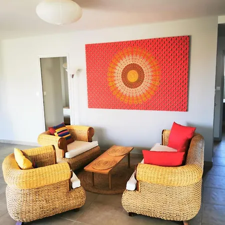 شقة Spacious T4 With Garden - Near