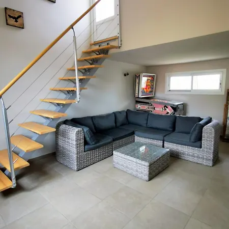 Spacious T4 With Garden - Near * سيكس-فور-لو-بلاج