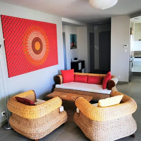 Spacious T4 With Garden - Near
